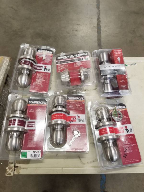 lot 8509 image: Lot of 6 Door Handles