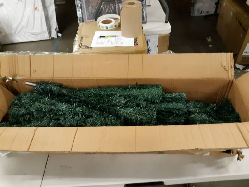 lot 8765 image: Christmas Tree (120cm)