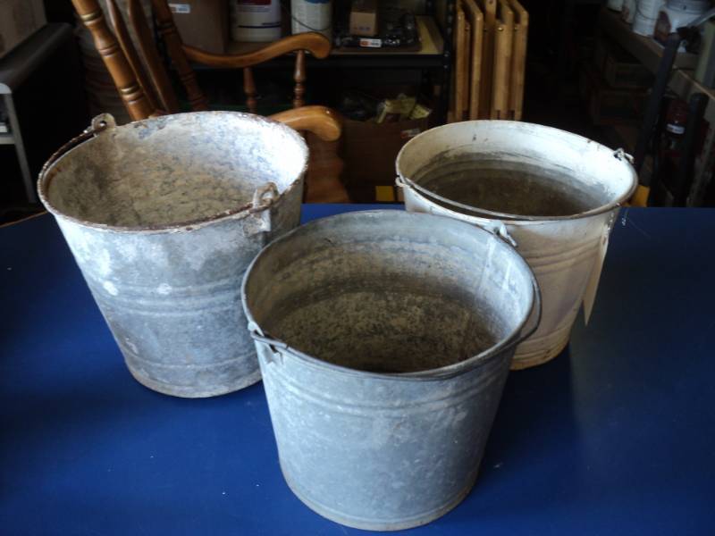 lot 7985 image: (3) ct lot Galvaanized buckets