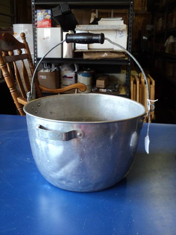lot 7990 image: Century Aluminum Ware Camping Stock Pot with Bail style handle
