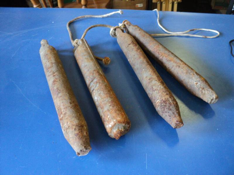 lot 8001 image: (4) Vintage Cast Iron Window Weights, approx 1-34 dia x 16