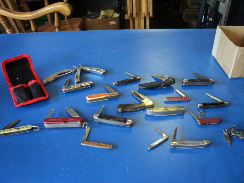 lot 8009 image: (17) ct lot misc. pocket knives, parts and repair