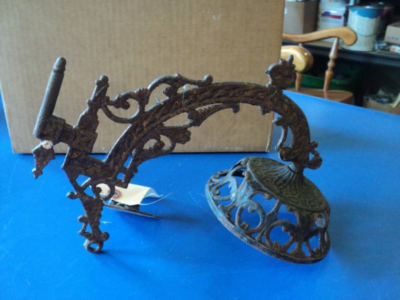 lot 8011 image: Primitive Cast iron OilKerosene Lamp Wall Sconce w holder
