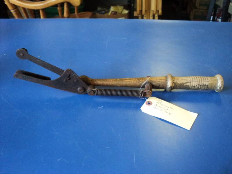 lot 8026 image: Remington Automatic Hand Trap