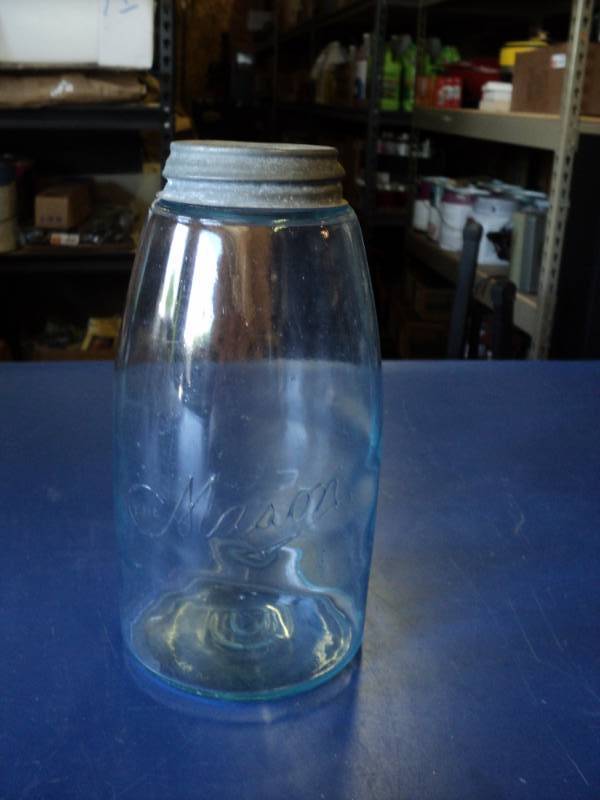 lot 8034 image: (1) Vintage Blue Mason Jar The Mason