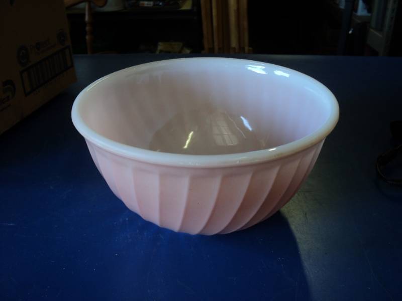 lot 8039 image: Vintage Fire King Pink Swirl Mixing Bowl