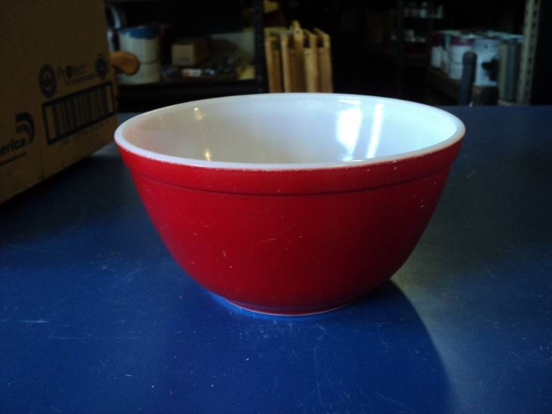lot 8040 image: Vintage Pyrex 1-12 quart Primary red Mixing bowl