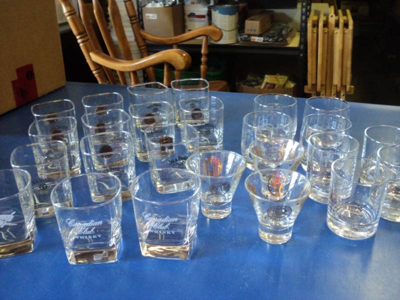 lot 8041 image: (25) ct lot Vintage Glass Barware, Jack Daniels, St. Brendans, Canadian Club, others