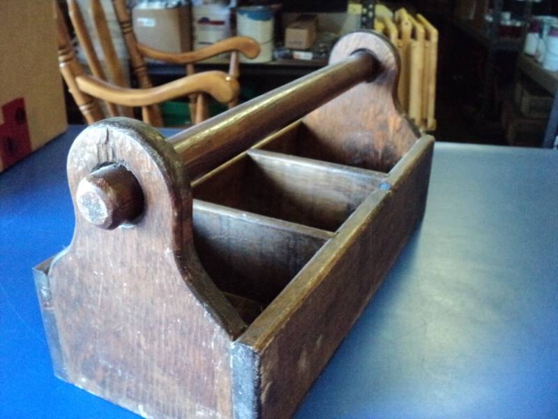 lot 8054 image: Vintage wooden Tool garden caddy, 7-12 x 17-12 x 8-34