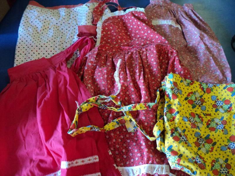 lot 8055 image: (5) ct lot vintage handmade aprons, assortment of styles and colors