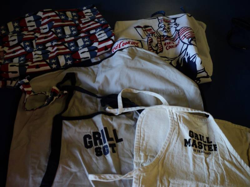 lot 8056 image: (4) ct lot vintage cloth aprons
