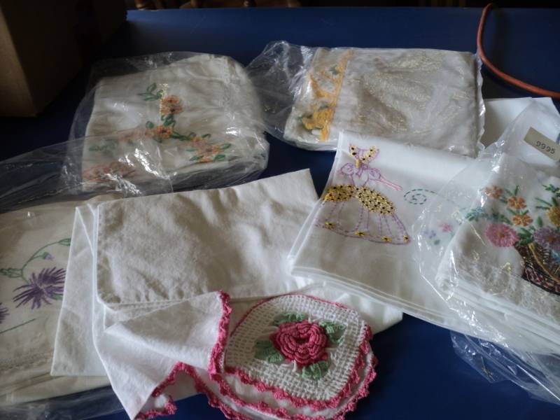 lot 8061 image: (6) sets of vintage matched embroidered pillowcases, each set has (2) pillowcases, (12) cases tolal