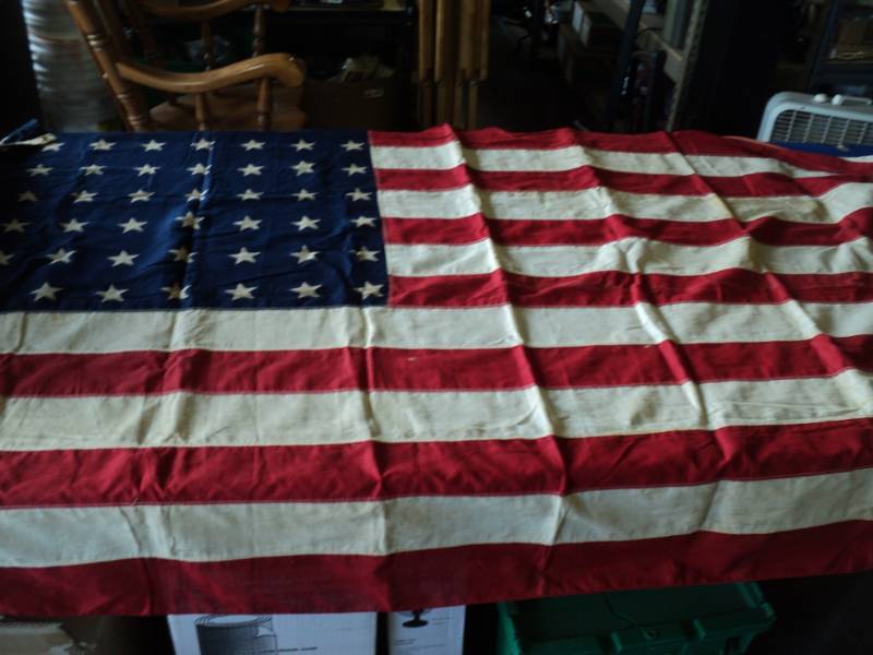 lot 8069 image: Vintaage 48 Star American Flag, 44 x 70