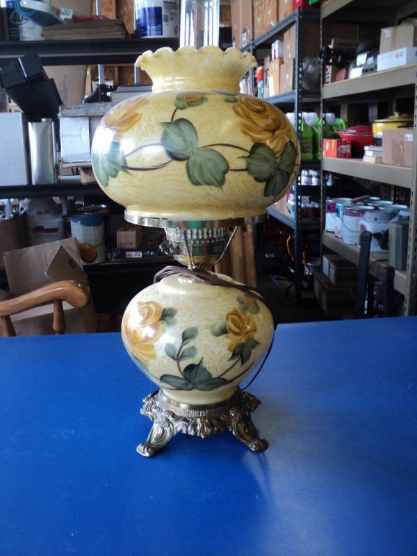 lot 8079 image: Gone with the Wind Hurricane style Lamp, 3-piece, powers on works