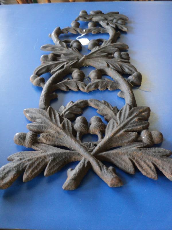 lot 8080 image: Vintage Cast Iron Oak Leaves with Acorns, 28 x 12