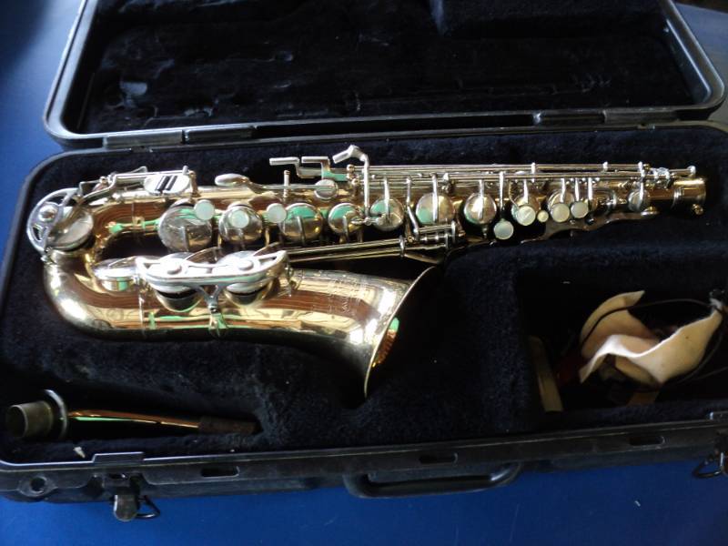 lot 8086 image: Bundy Saxaphone with Case