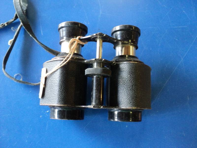 lot 8089 image: Vintage binoculars Trojan, black