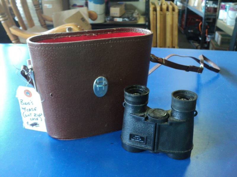 lot 8090 image: Vintage binocular case with black plastic binoculars