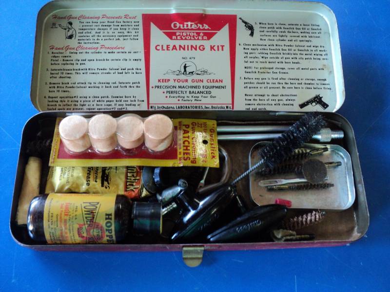 lot 8091 image: Outers Gunslick Revolver Cleaning Kit, Metal box