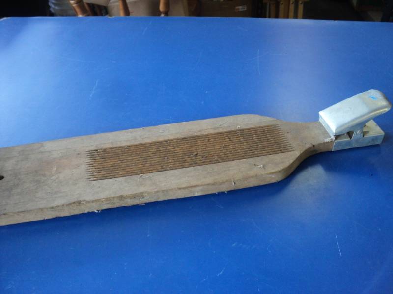 lot 8092 image: Vintage Wooden Fish Scaler, 5-12 x 23-14