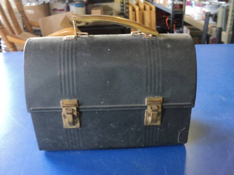lot 8095 image: Vintage Black Metal Lunch Box