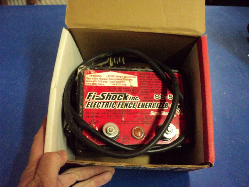lot 8105 image: Fi-Shock Inc Sure-Shock SS-550 Electric Fence Energizer, used, untested