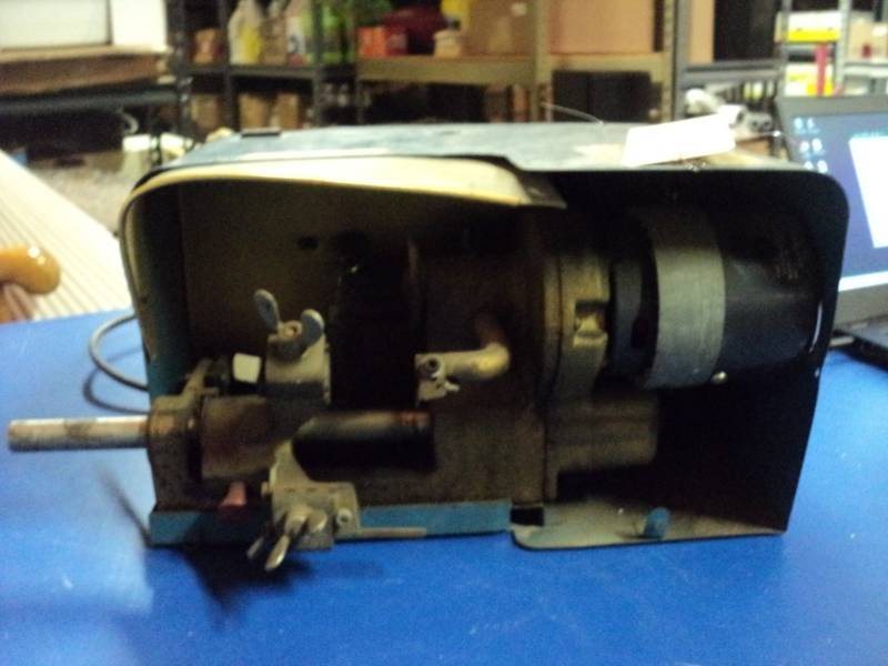 lot 8106 image: Vintage Curtis Key Cutting Machine, used, powers o, arm on left side is on off switch