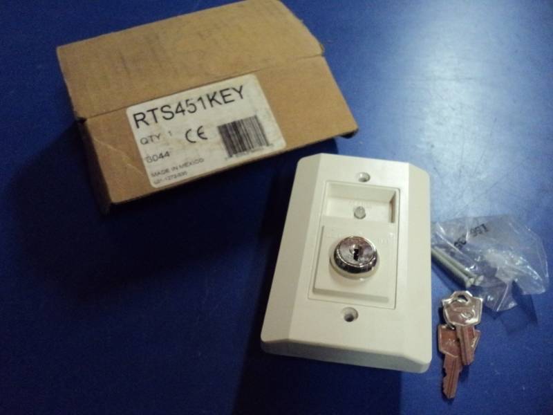 lot 8109 image: Fire Alarm System Sensor with (2) keys RTS451KEY