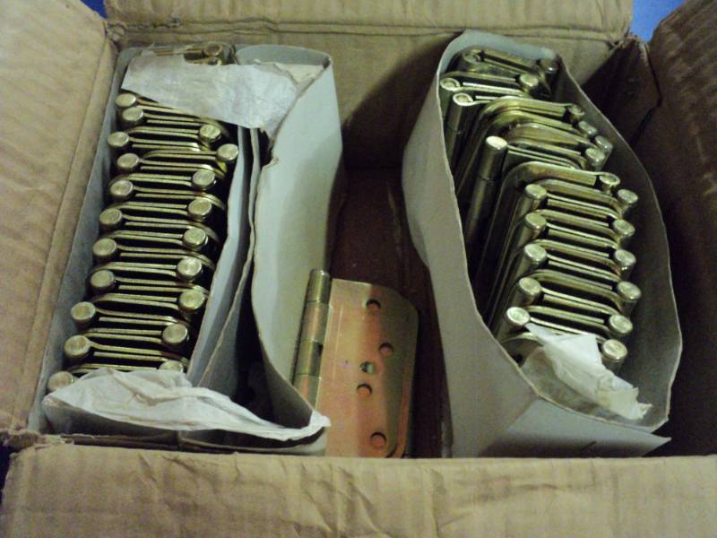 lot 8112 image: (50) ct lot Worldwide Brand Security Butt Hinges 4Yellow Zinc