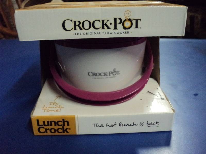 lot 8126 image: Crock Pot Lunch Crock , white with pink handle, new