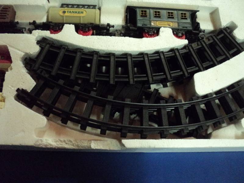 18 piece Western Express Classic Train set by Goldlok | TRS
