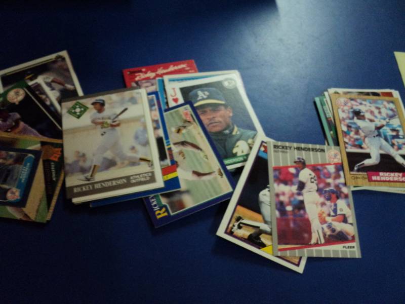 lot 8140 image: (50) ct mixed brand lot Rickey Henderson Baseball Cards