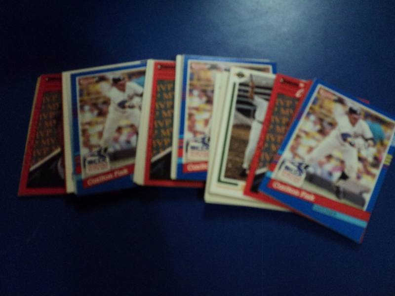 lot 8144 image: (35) ct mixed brand lot Carlton Fisk Baseball Cards