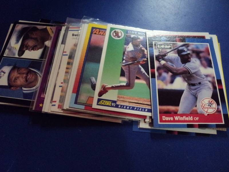 lot 8146 image: (40) ct mixed brand lot Dave Winfield Baseball cards