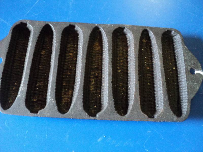 lot 7999 image: Mini Cast Iron Griswold Corn Muffin Pan