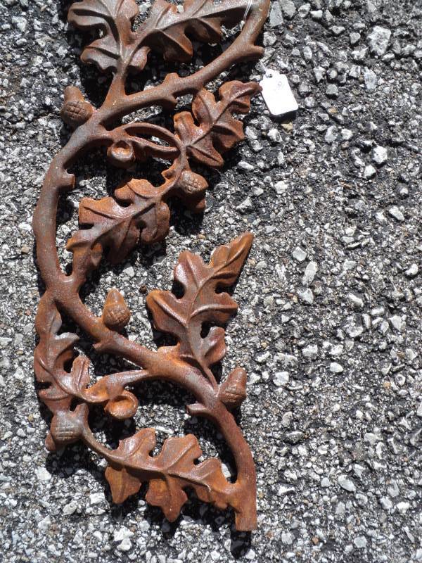 lot 8199 image: (1) Decorative wrought iron Panel, Oak leaves with acorn, aoorox 22-12 x 7