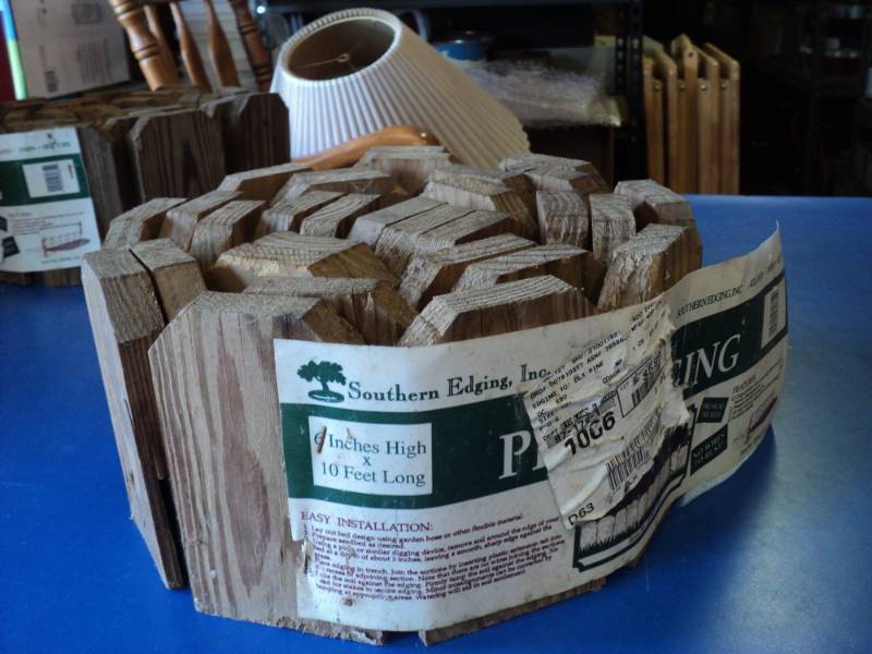 lot 8237 image: Southern Edging Inc. 10 Deluxe Pine Edging, 6 x 10