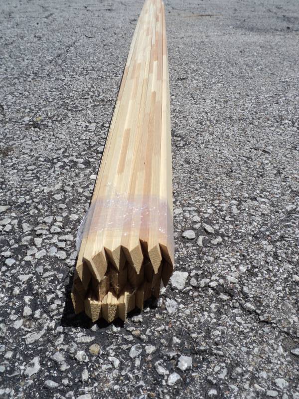 lot 8256 image: (1) bundle of Milled Parting Stop, natural, approx 1-14 x 38 x 81, (30) per bundle