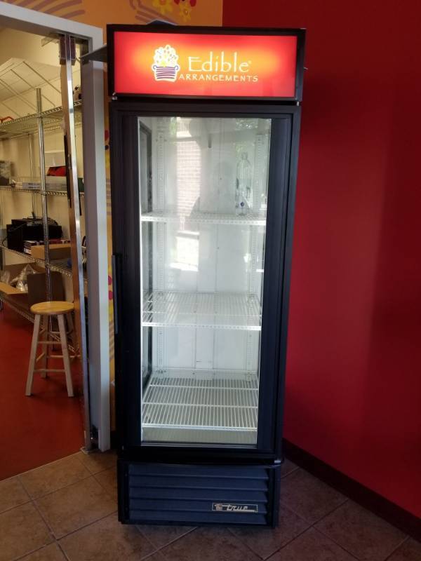 lot 9884 image: True Refrigerator GEM-23
