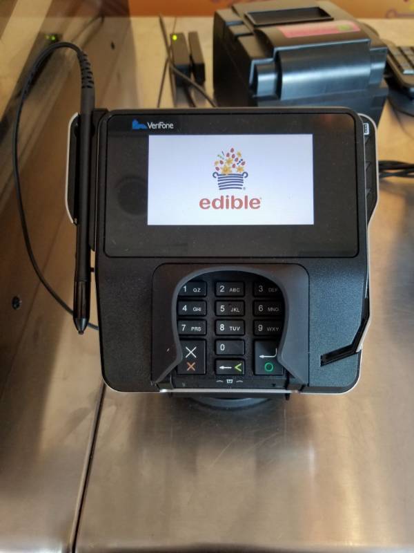 lot 9890 image: Verifone Credit Card Machine