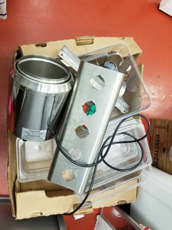 lot 9925 image: Various Restaurant Items