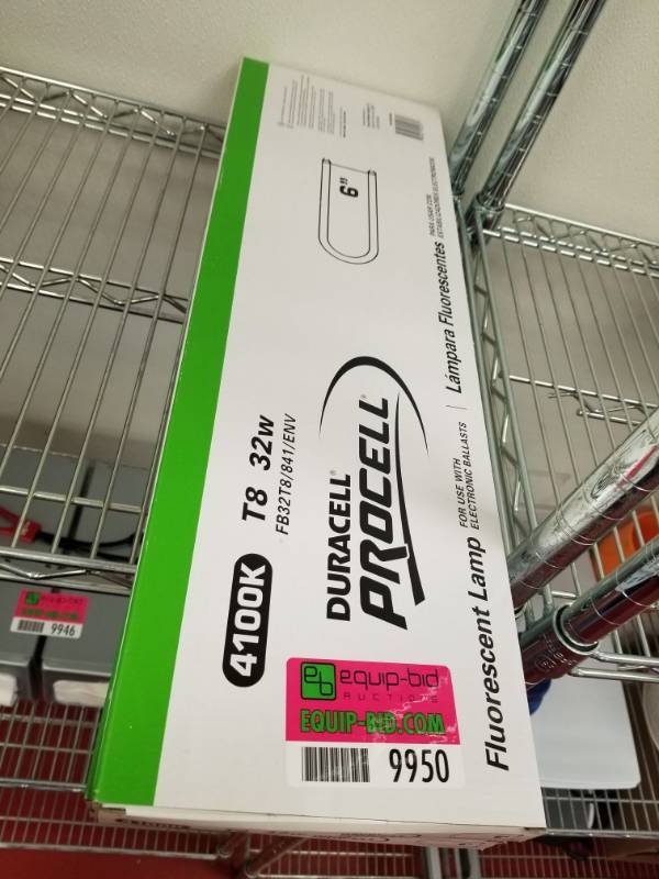 lot 9950 image: Duracell 4100K T8 32W Light Bulbs