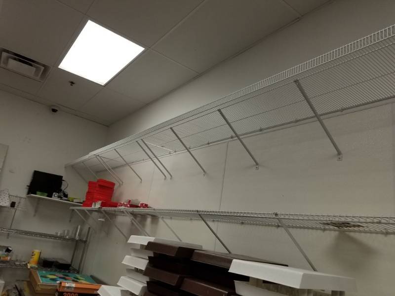 lot 9956 image: Wire Racks of Entire Kitchen