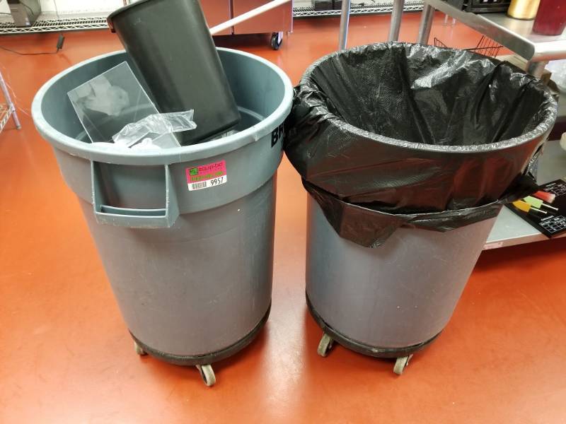 lot 9957 image: 2 Brute Commerical Trash Cans on Wheels