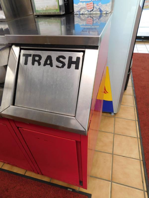 lot 1081 image: Metal Trash Bin