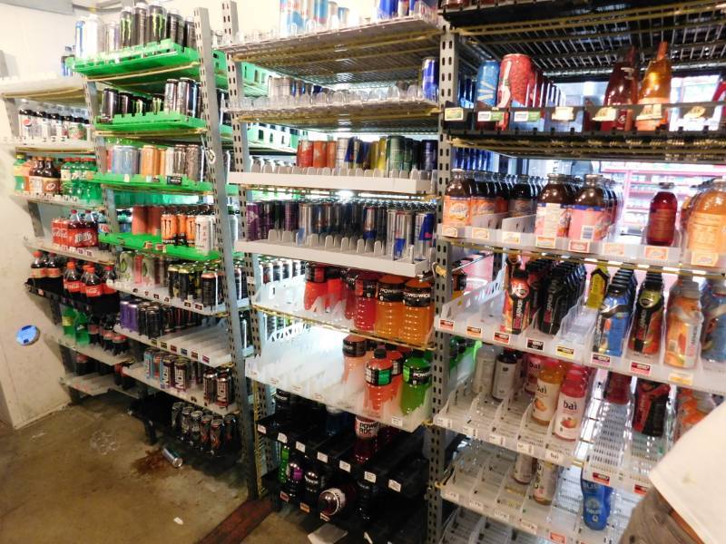 lot 1083 image: Metal Shelving