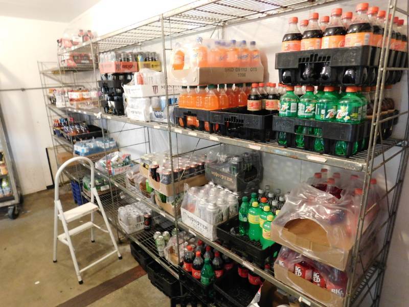 lot 1085 image: Metal Shelving