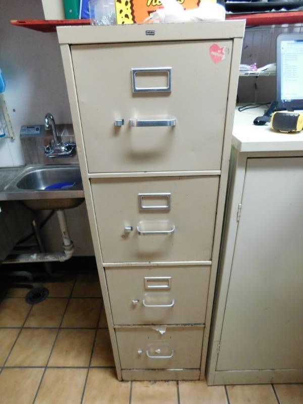 lot 1097 image: 4 Drawer Metal Filing Cabinet