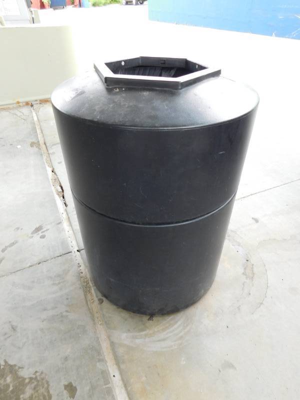 lot 1110 image: 2 Outdoor Trash Cans