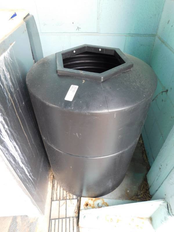 lot 1123 image: 3 Trash Cans